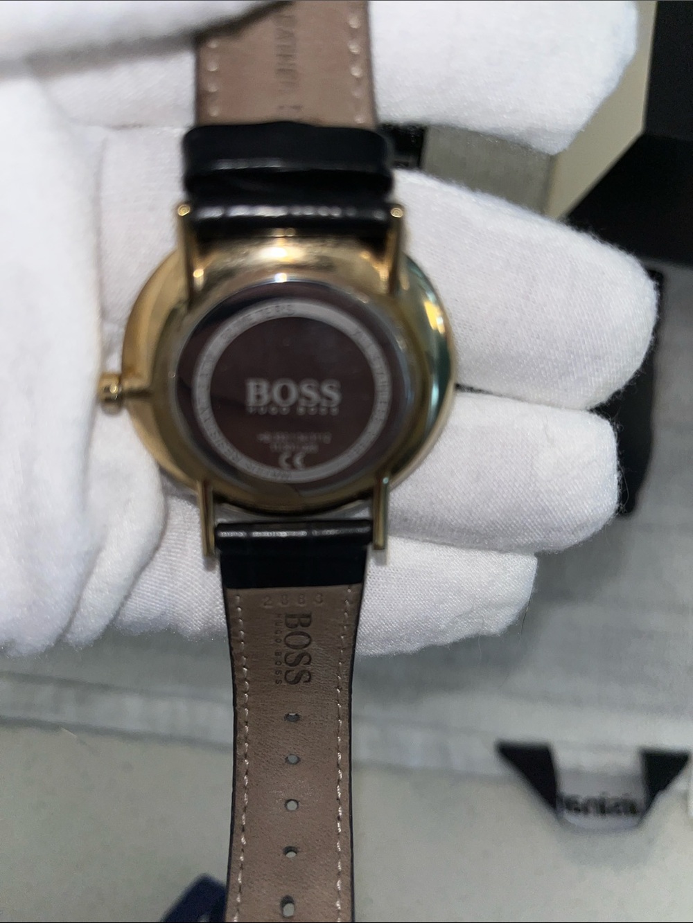 Hugo Boss Men's White Dial Gold Case Black Leather Strap Watch EUC - Picture 9 of 12